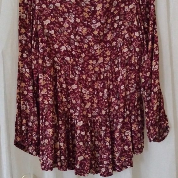 Burgundy Floral Print Ruffle-Hemmed Blouse Size L - Picture 2 of 16